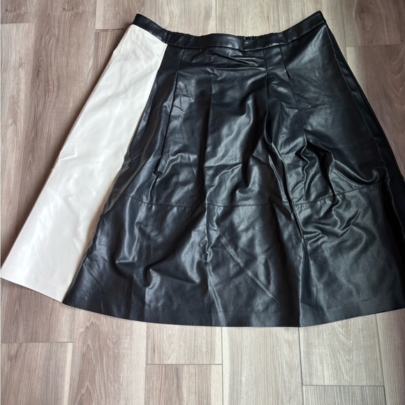 Eloquii Black and Cream A-Line Skirt with Pleats. Size 24. New with Tags. - Picture 2 of 4